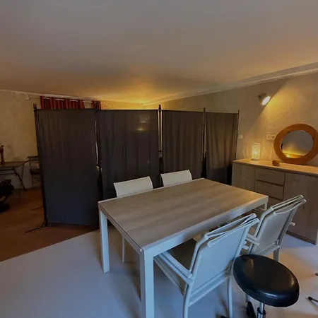 Charming For 4 People بيت للعطل